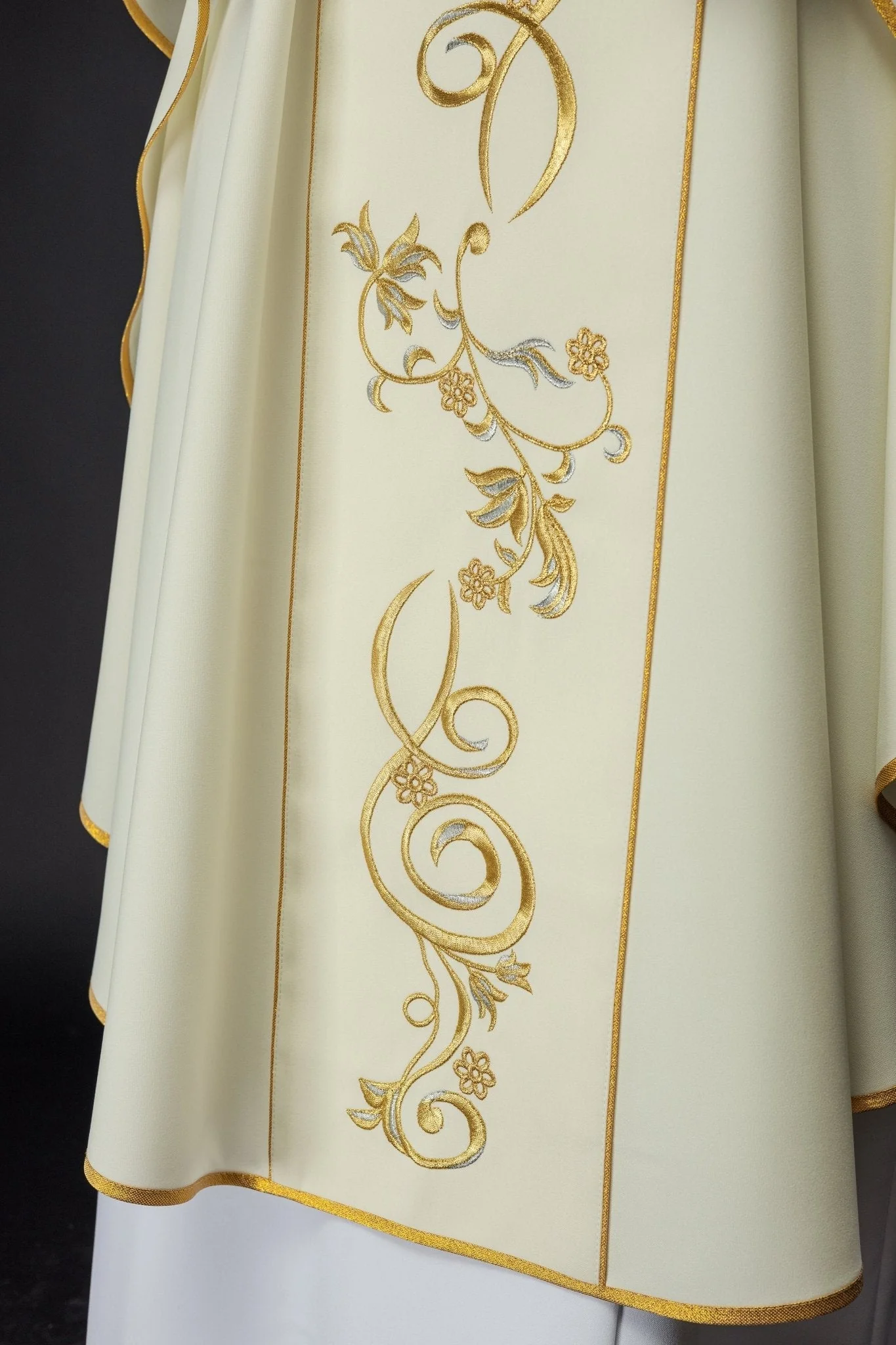 Chasuble with the image of Our Lady of Fatima - Image 4