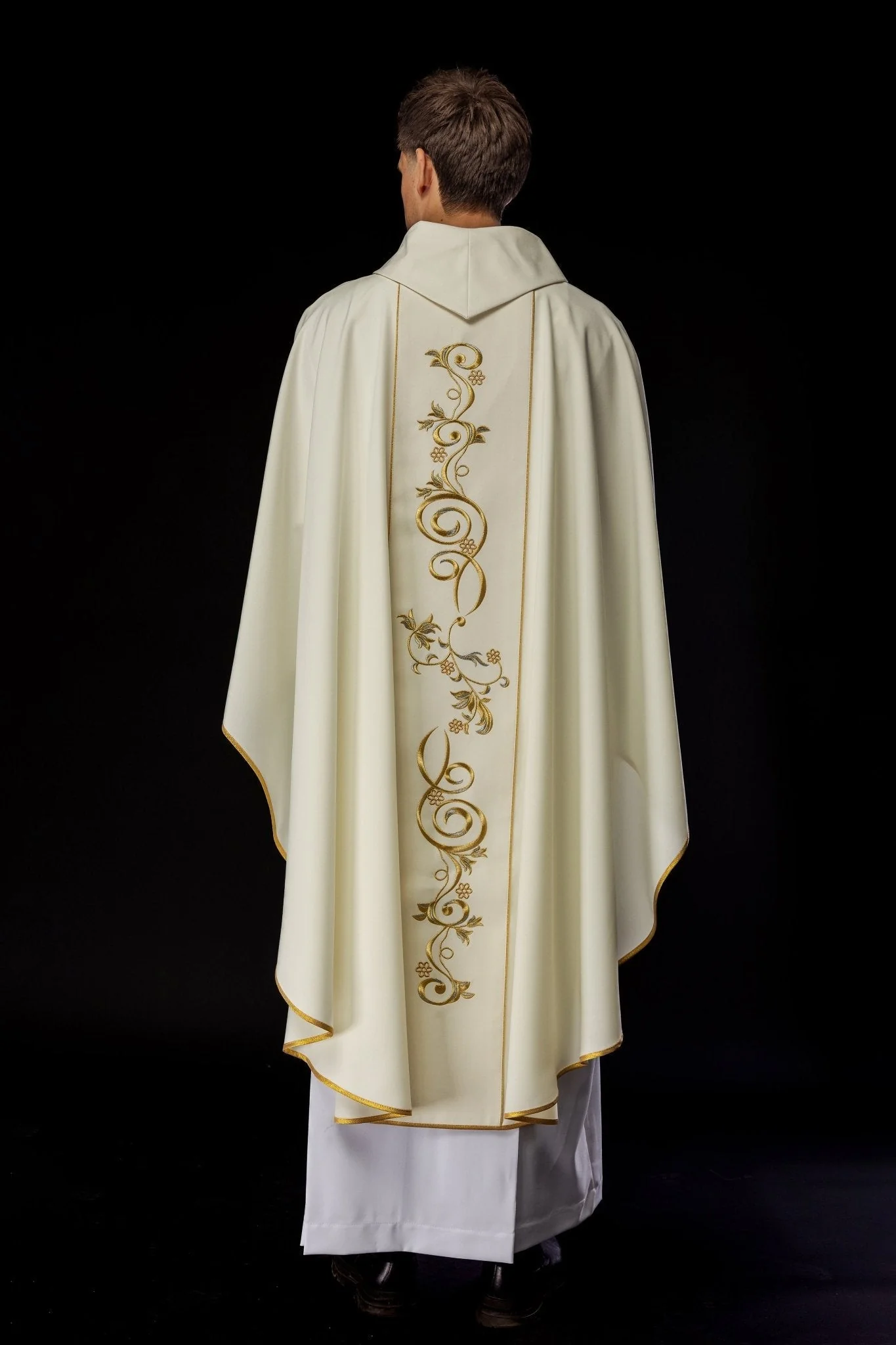 Chasuble with the image of Our Lady of Fatima - Image 8
