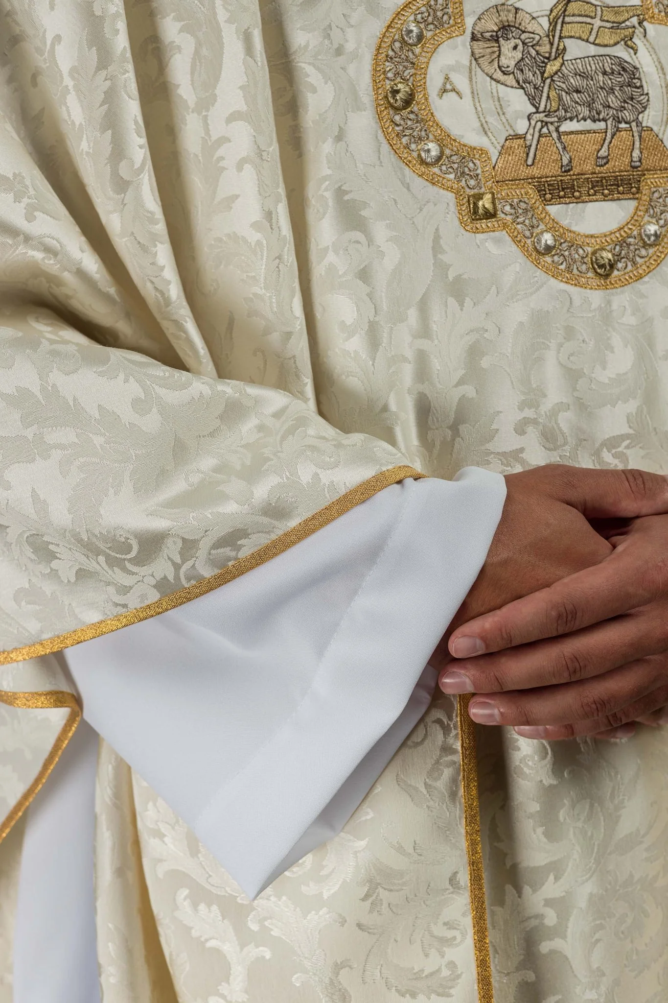 Chasuble with the Lamb of God for Easter made of decorative fabric - Image 4