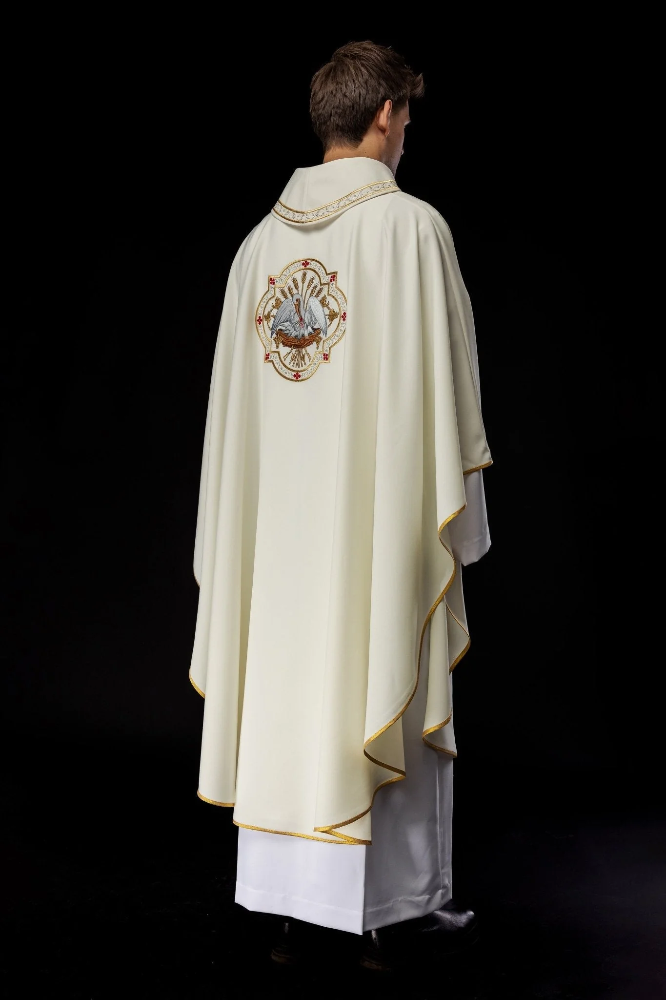 Classic ivory chasuble with Pelican motif embroidery - Image 10