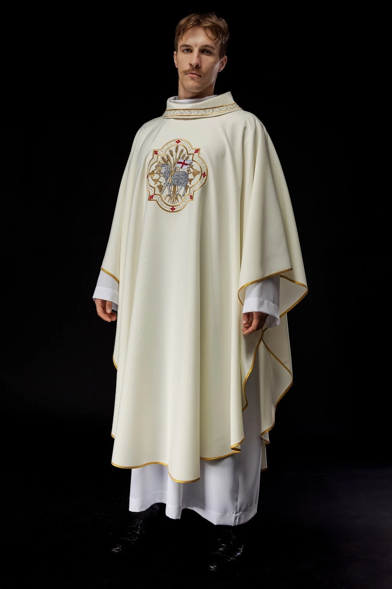 Classic ivory chasuble with the Lamb of God embroidery - Image 2
