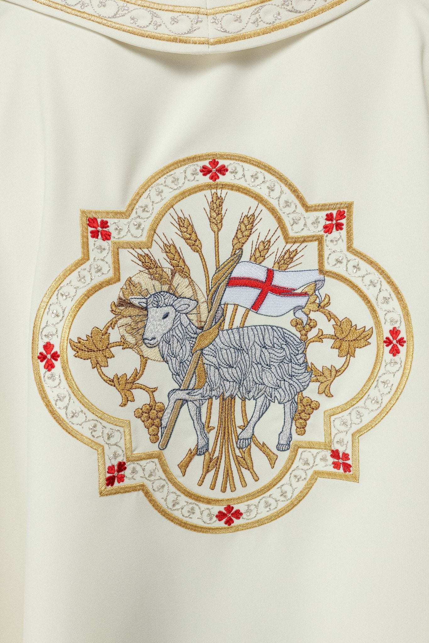 Classic ivory chasuble with the Lamb of God embroidery - Image 7