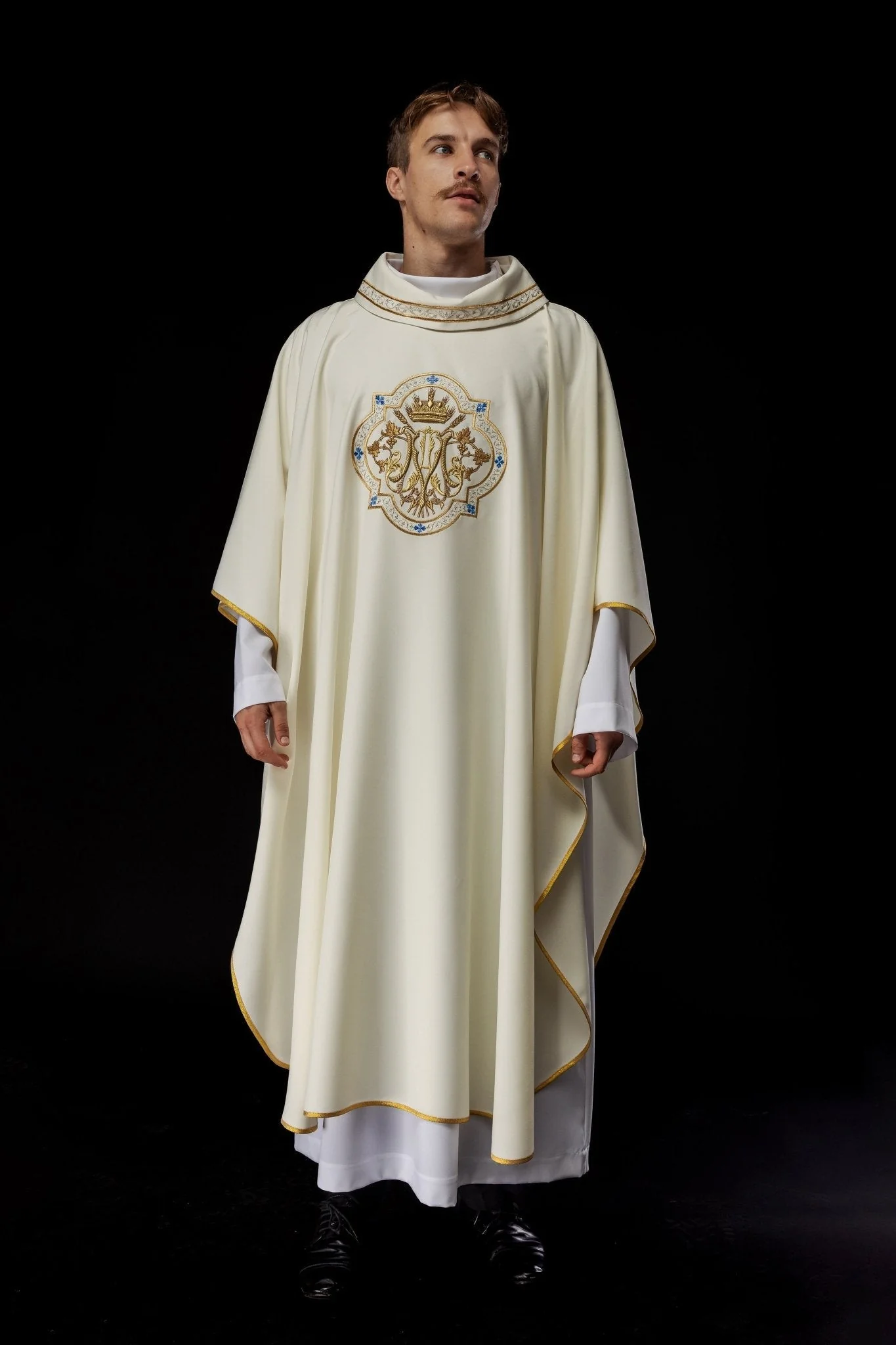 Classic marian chasuble in ivory - Image 9