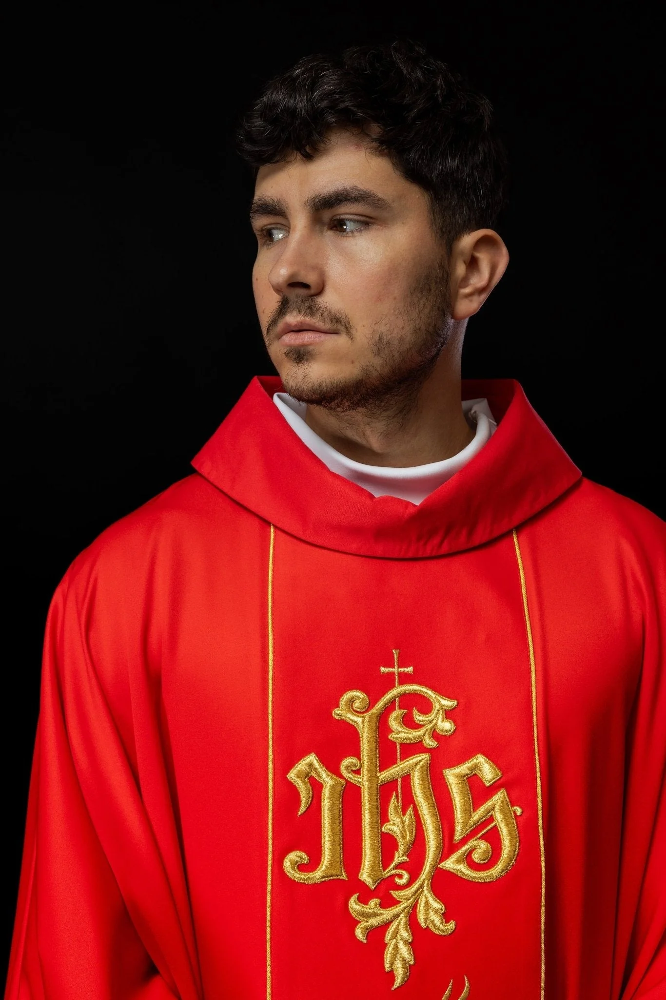 Classic red chasuble with JHS motif embroidery - Image 3