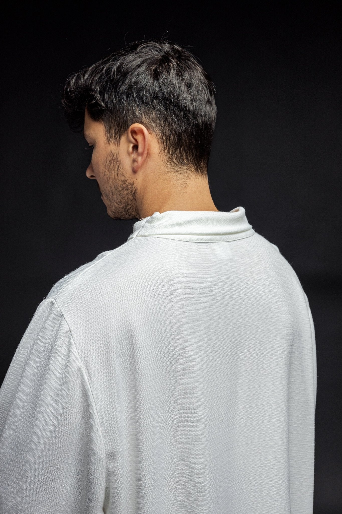 Clergy alb made of white linen fabric - Image 5