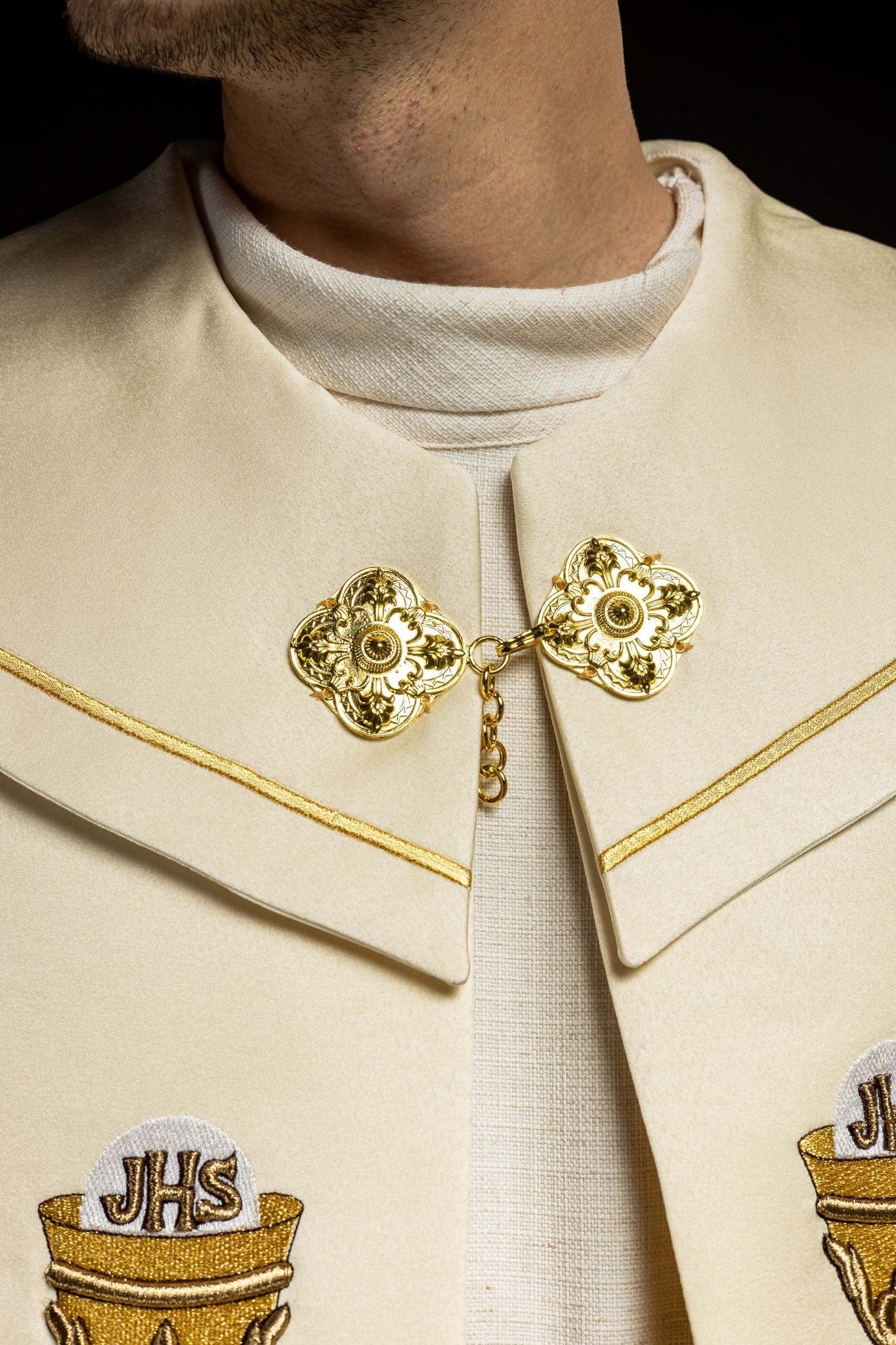 Clerical cope with embroidered gold IHS motif - Image 3