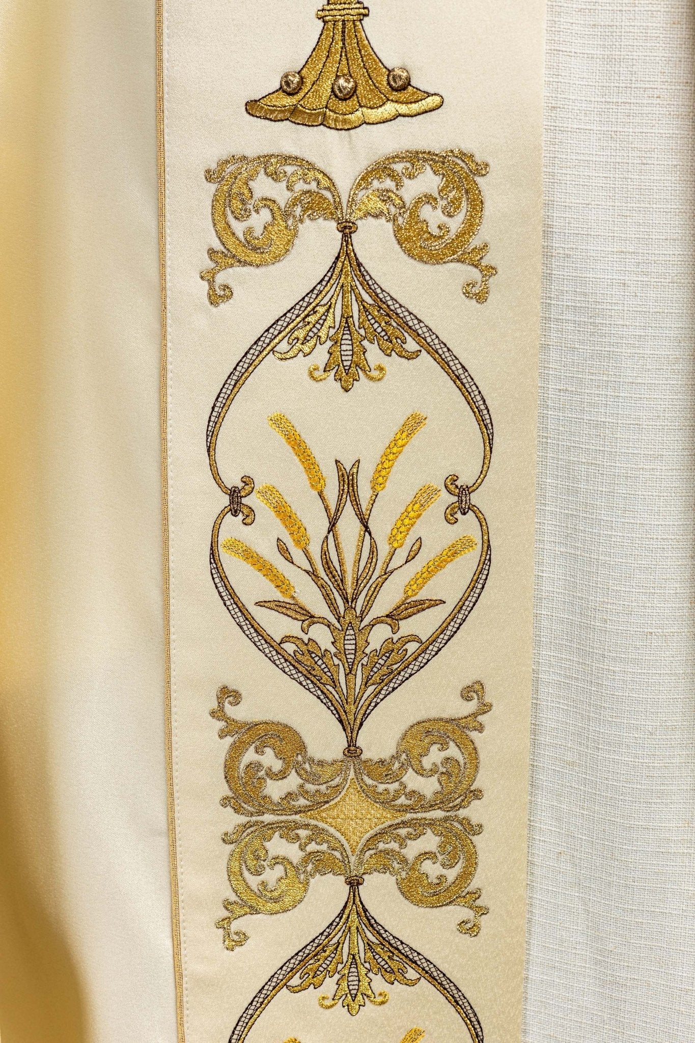 Clerical cope with embroidered gold IHS motif - Image 5