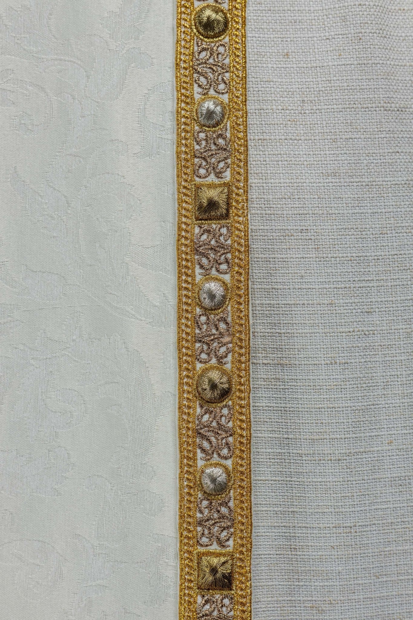 Cope with the Easter Lamb made of decorative fabric - Image 11