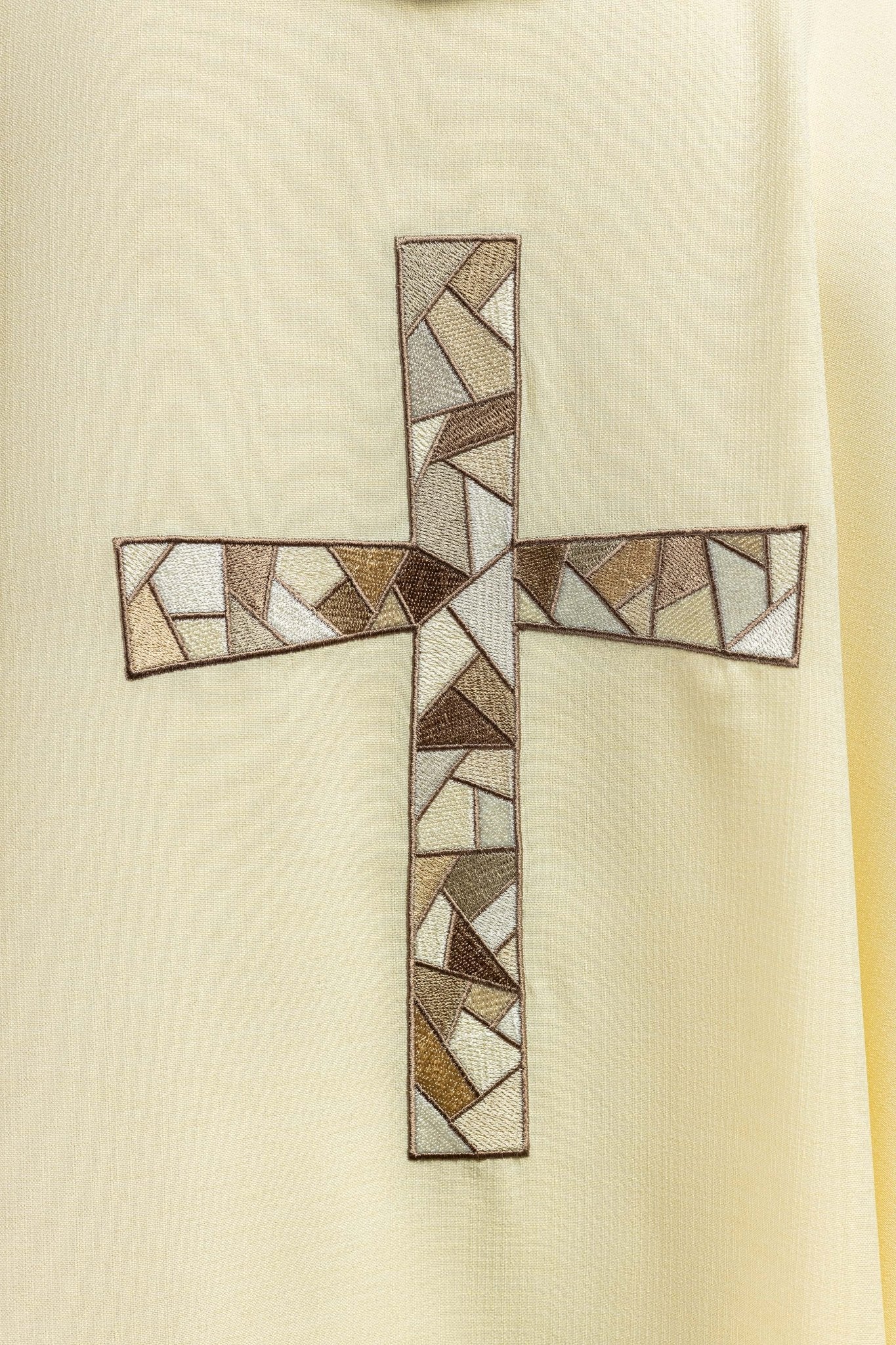 Cream chasuble with cream embroidery - Image 4