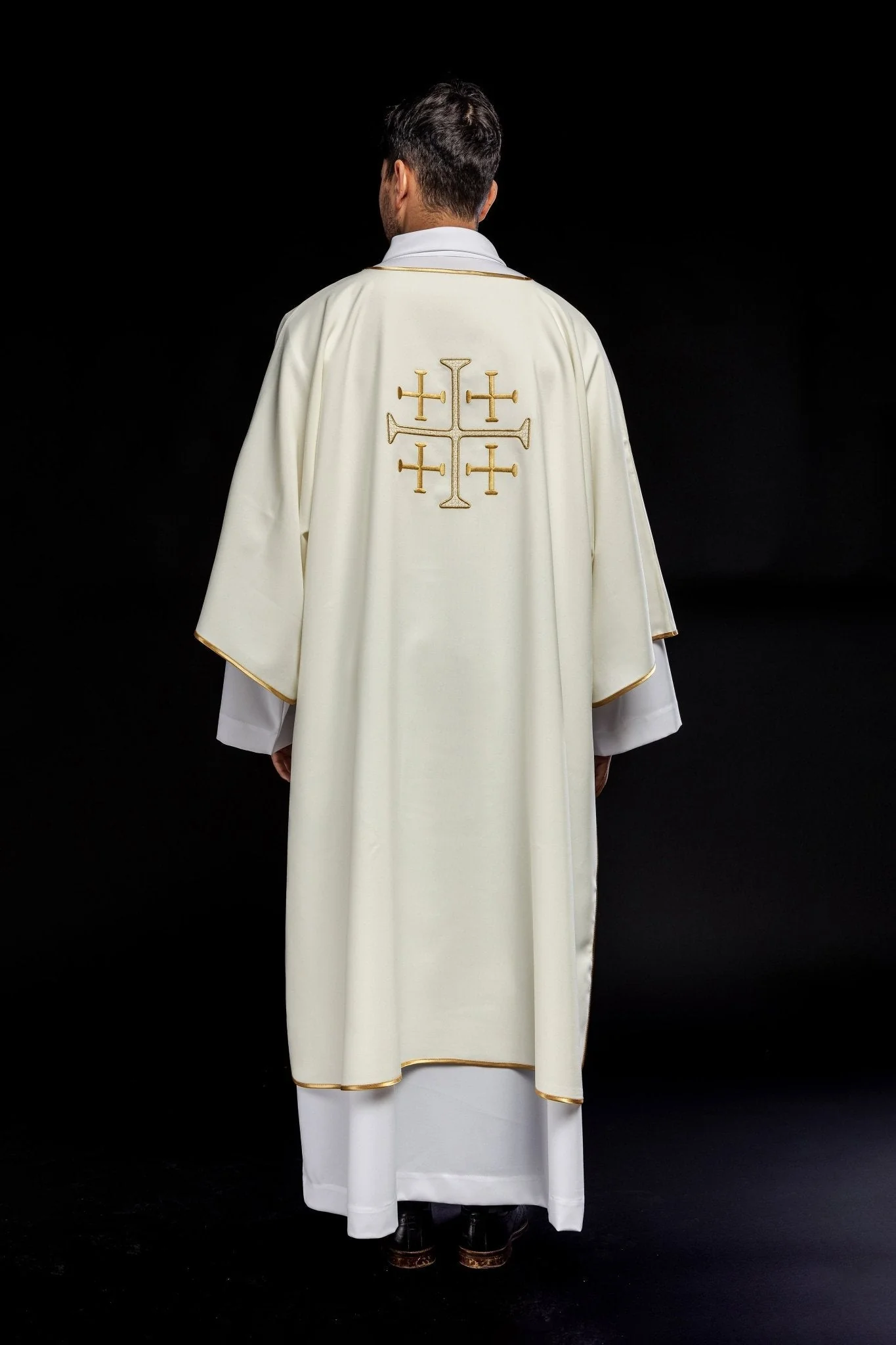 Cream dalmatic with crosses embroidery - Image 5