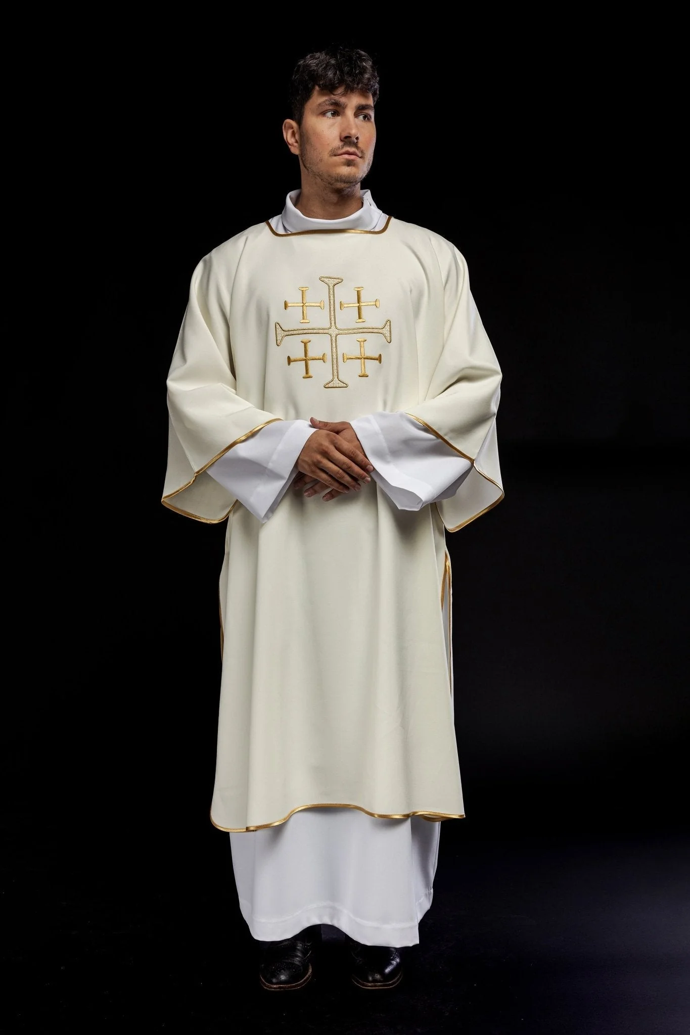 Cream dalmatic with crosses embroidery - Image 6