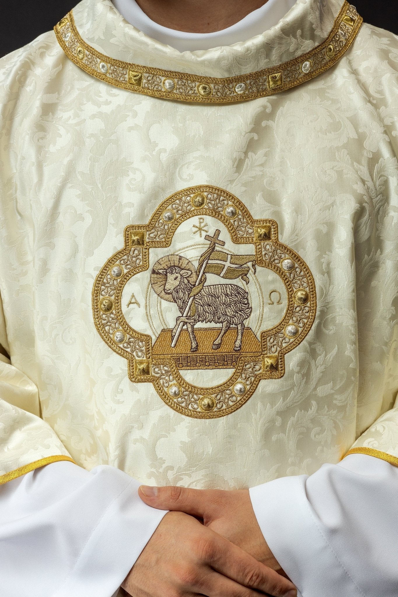 Dalmatic with the Easter Lamb made of decorative fabric - Image 6