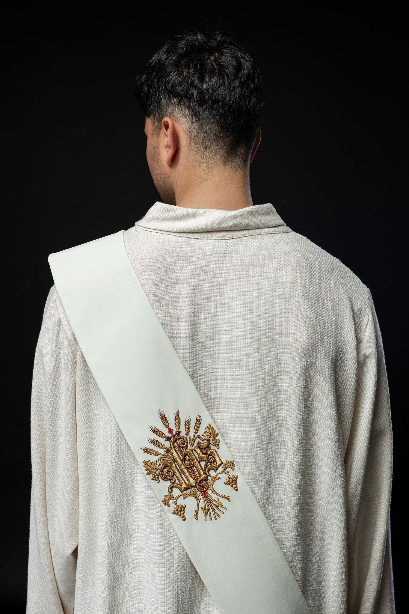 Deacon stole with grape and cross motif in ecru - Image 5