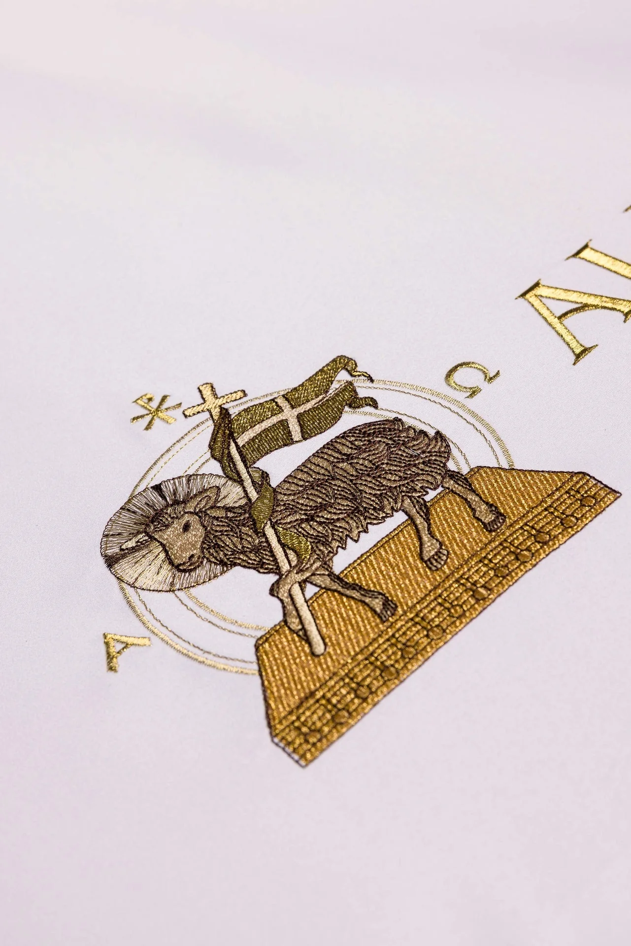 Easter altar cloth with embroidered Lamb - Image 2