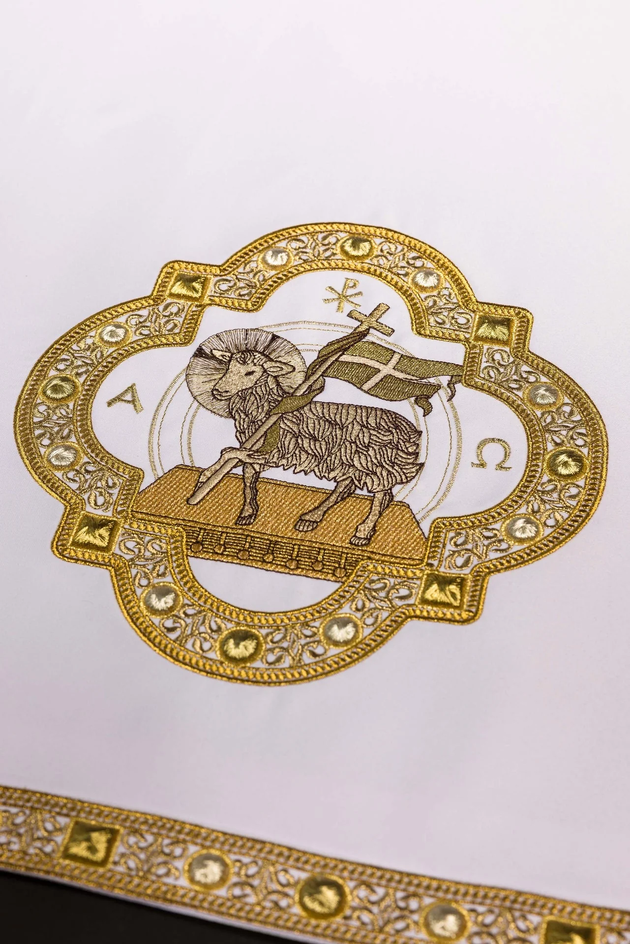 Easter altar cloth with embroidered Lamb - Image 3