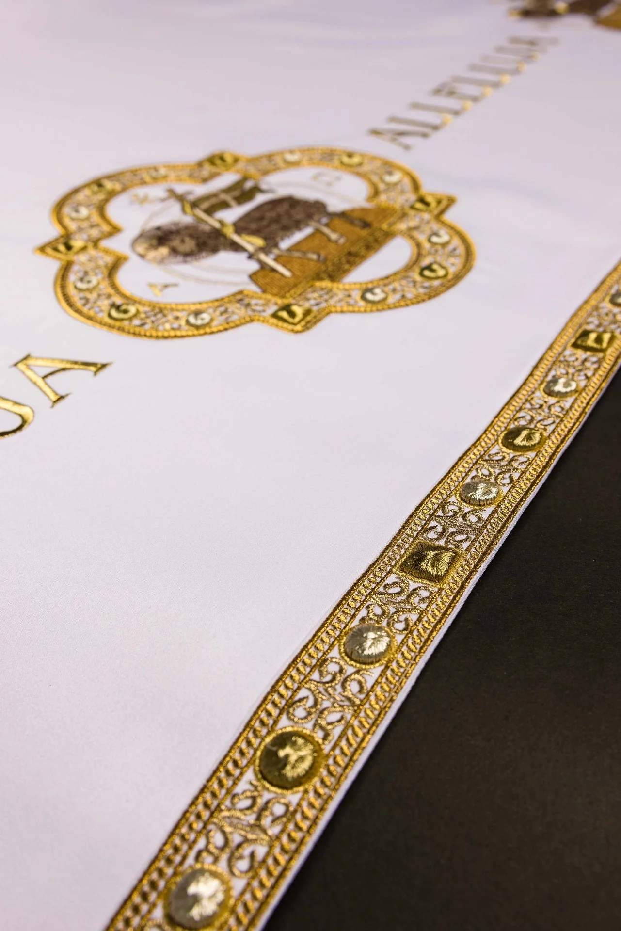 Easter altar cloth with embroidered Lamb - Image 5