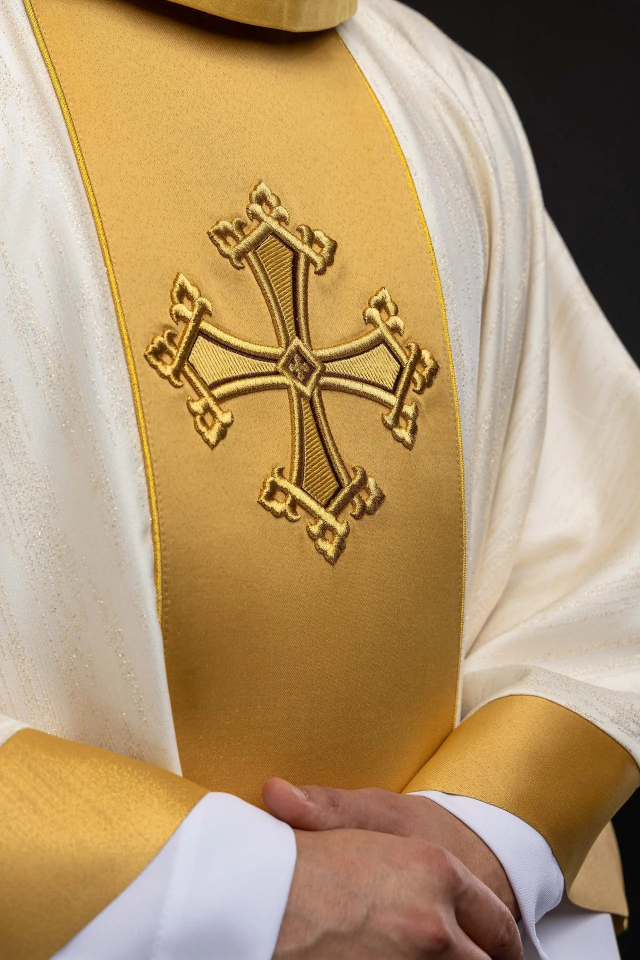 Ecru chasuble with an embroidered cross motif and a decorative fabric orphrey panel - Image 4