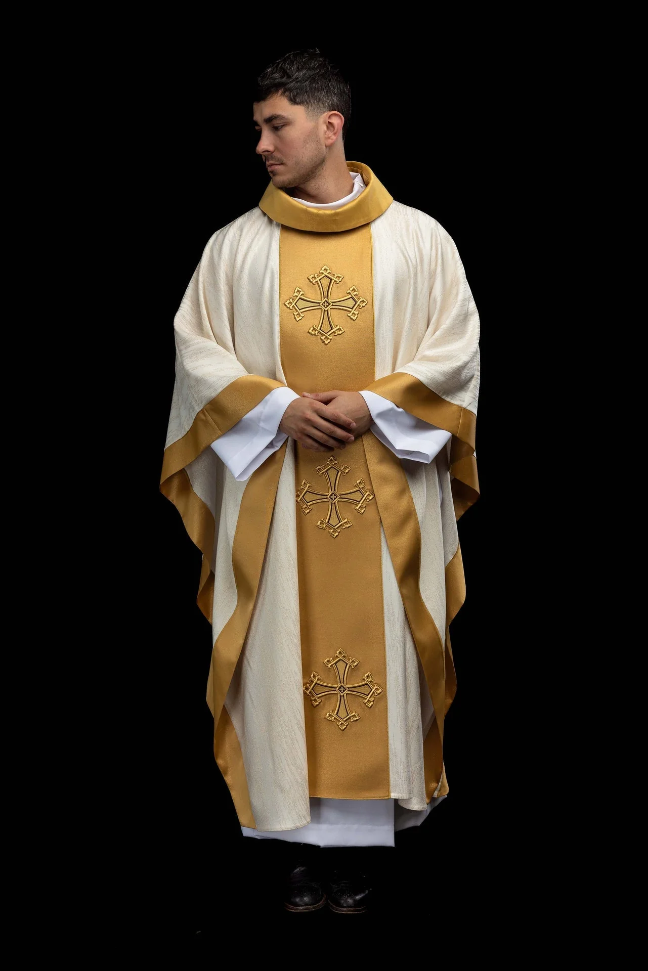 Ecru chasuble with an embroidered cross motif and a decorative fabric orphrey panel - Image 8