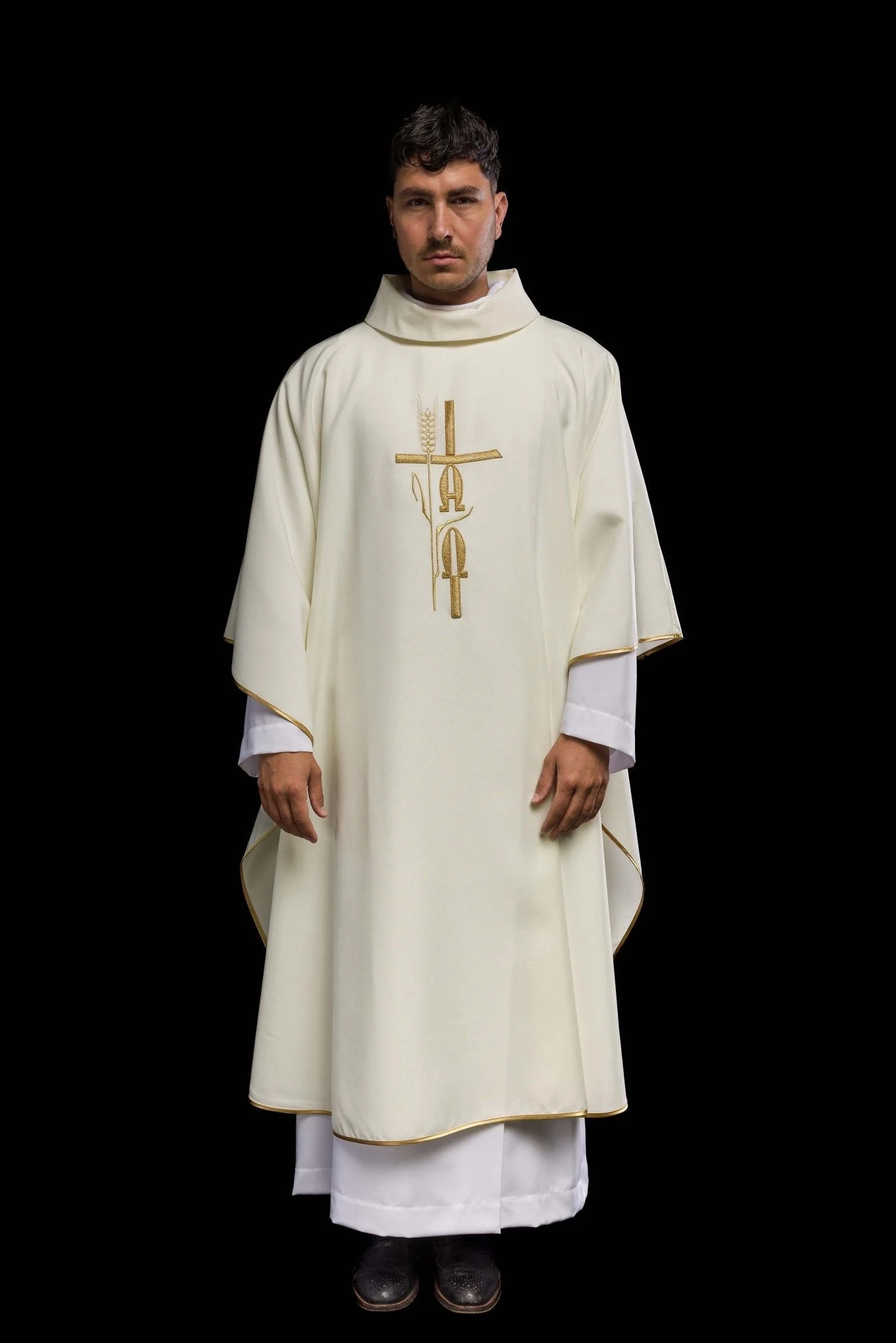 Ecru chasuble with cross and alfa omega symbols - Image 2