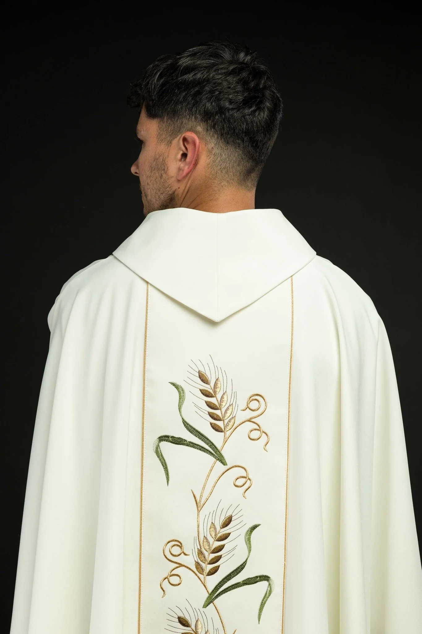 Ecru chasuble with IHS and grapes embroidery - Image 7
