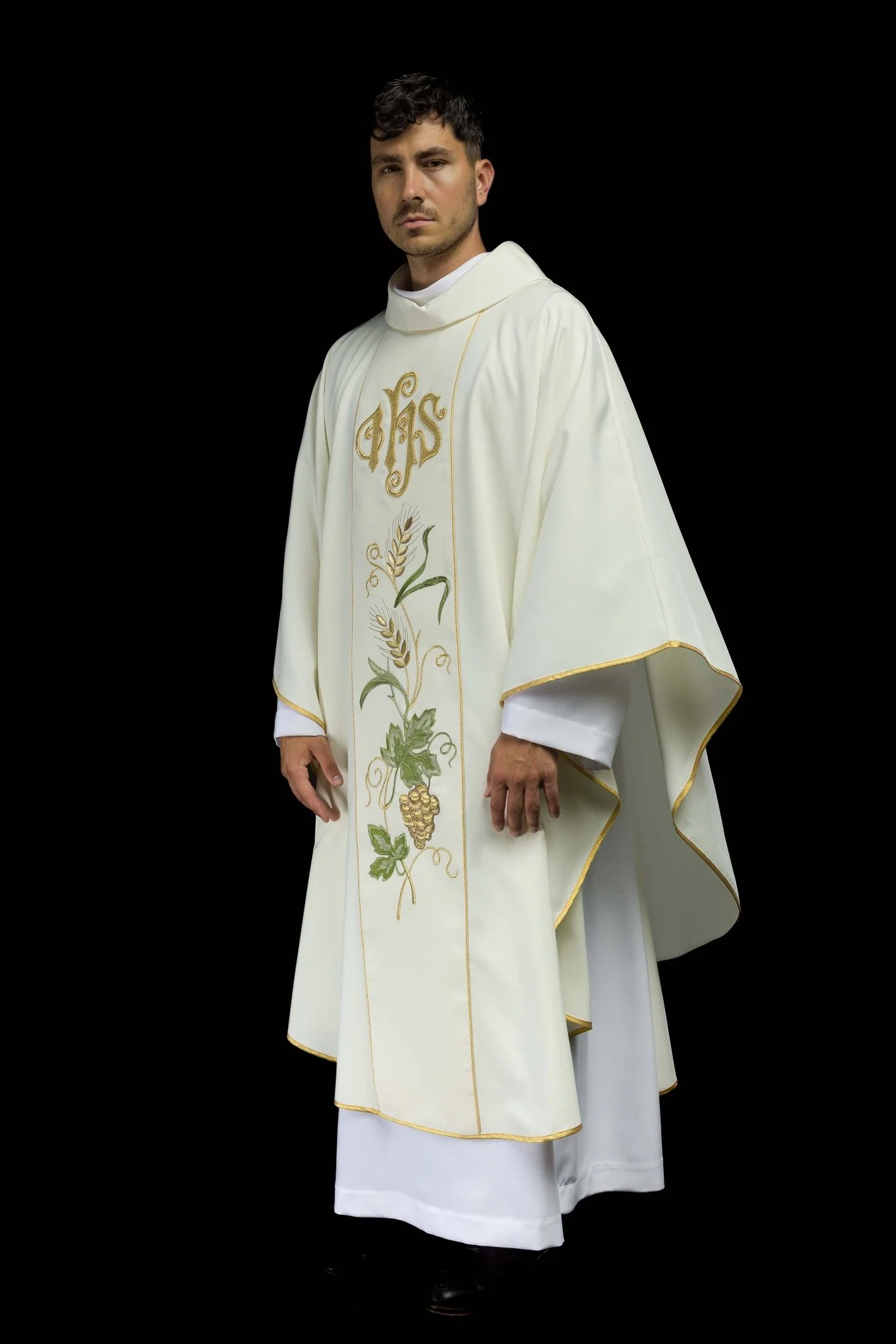 Ecru chasuble with IHS and grapes embroidery - Image 9