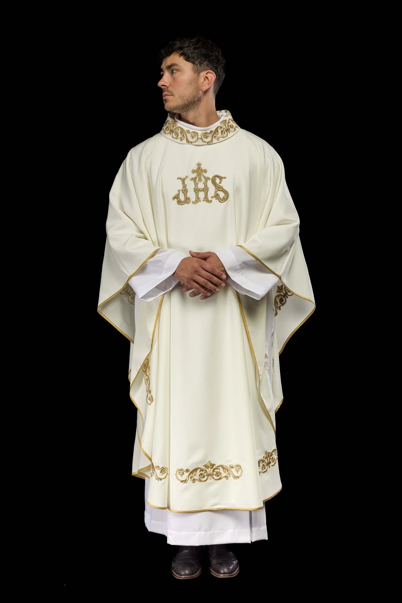 Ecru chasuble with IHS motif - Image 8
