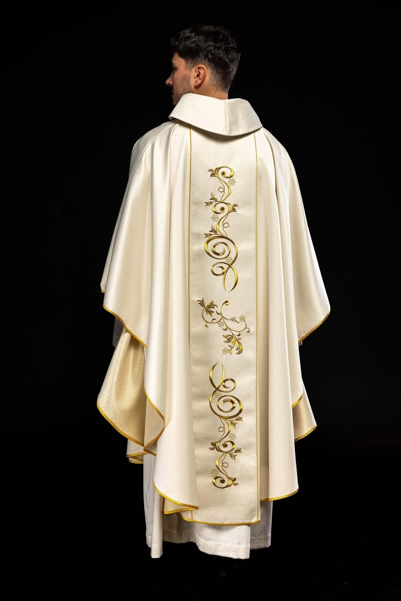Ecru chasuble with image of the Sacred Heart of Jesus - Image 6