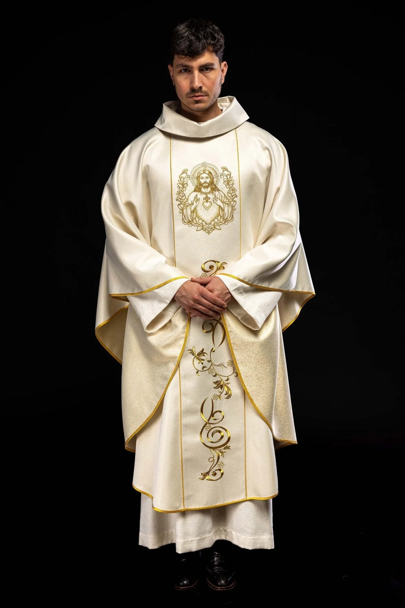 Ecru chasuble with image of the Sacred Heart of Jesus - Image 7