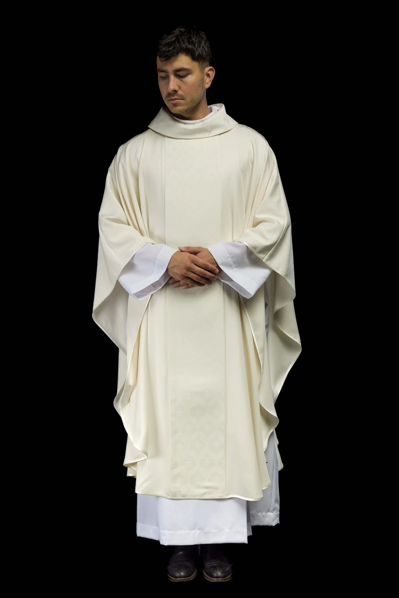 Ecru Chasuble with Jacquard Orphrey Featuring Cross Motifs - Image 8