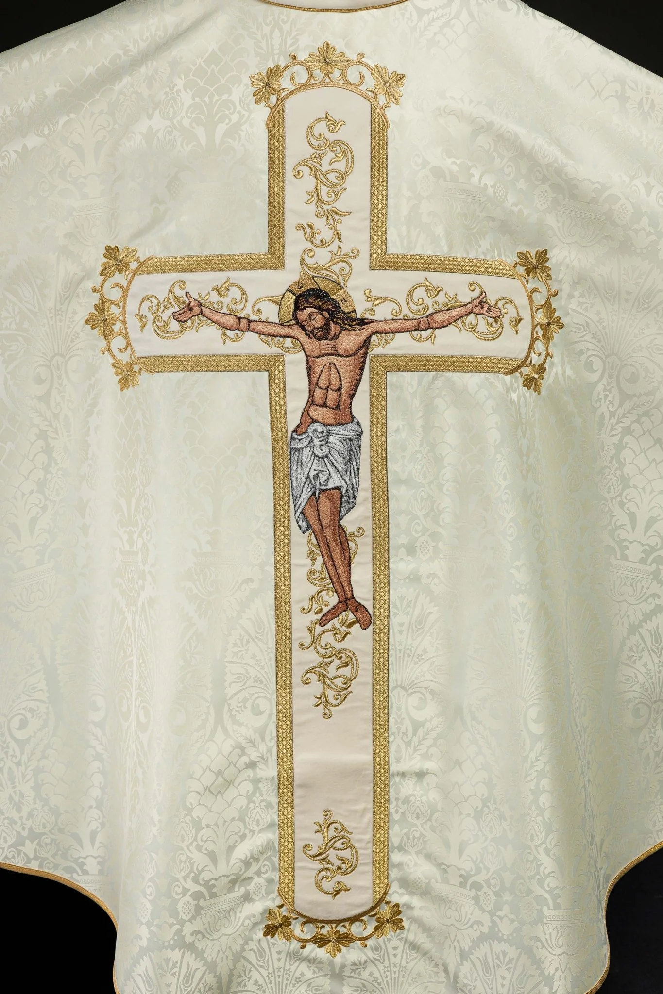 Ecru chasuble with Jesus Christ embroidery - Image 3
