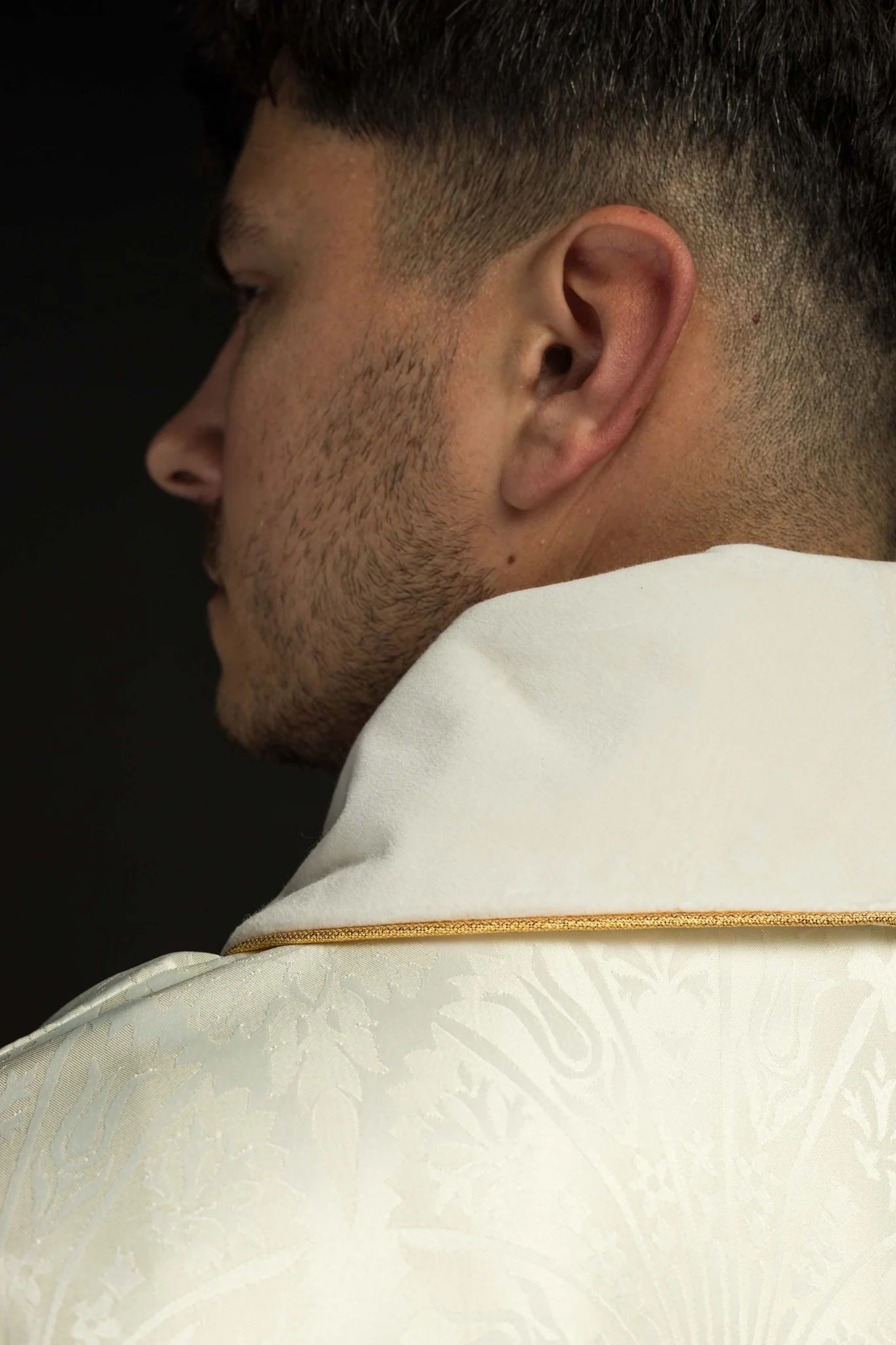 Ecru chasuble with Jesus Christ embroidery - Image 6