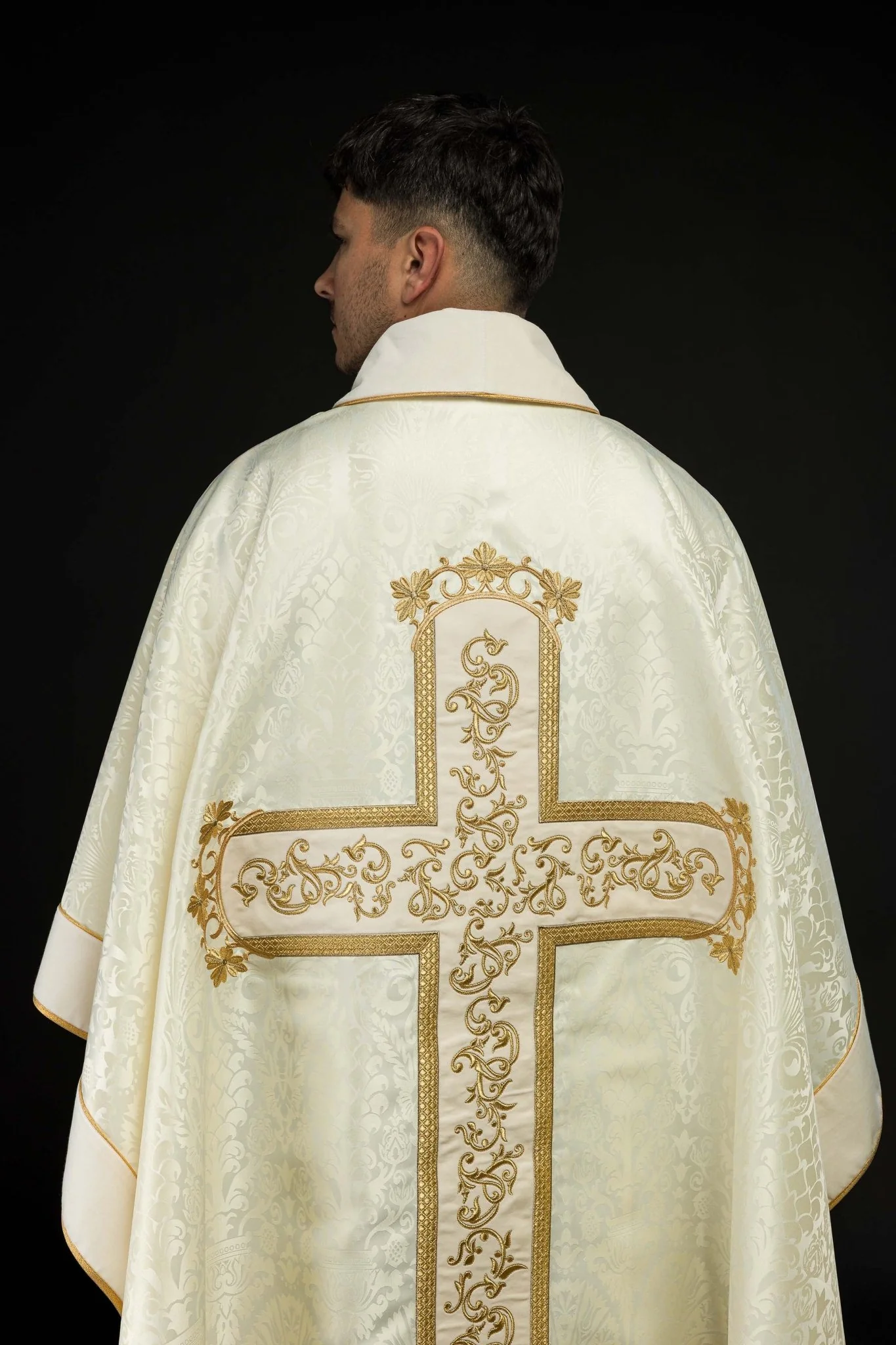Ecru chasuble with Jesus Christ embroidery - Image 7