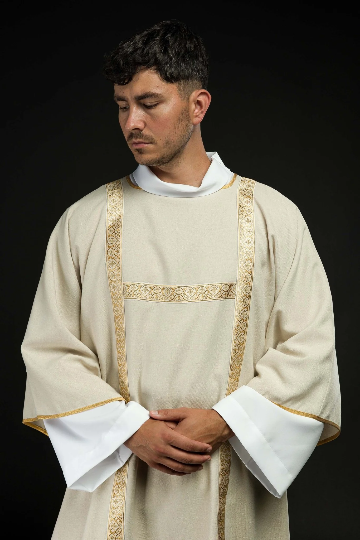 Ecru dalmatic decorated with gold jacquard ribbons