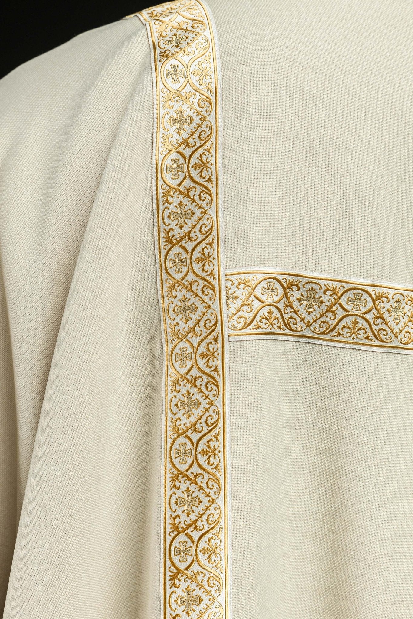 Ecru dalmatic decorated with gold jacquard ribbons - Image 6
