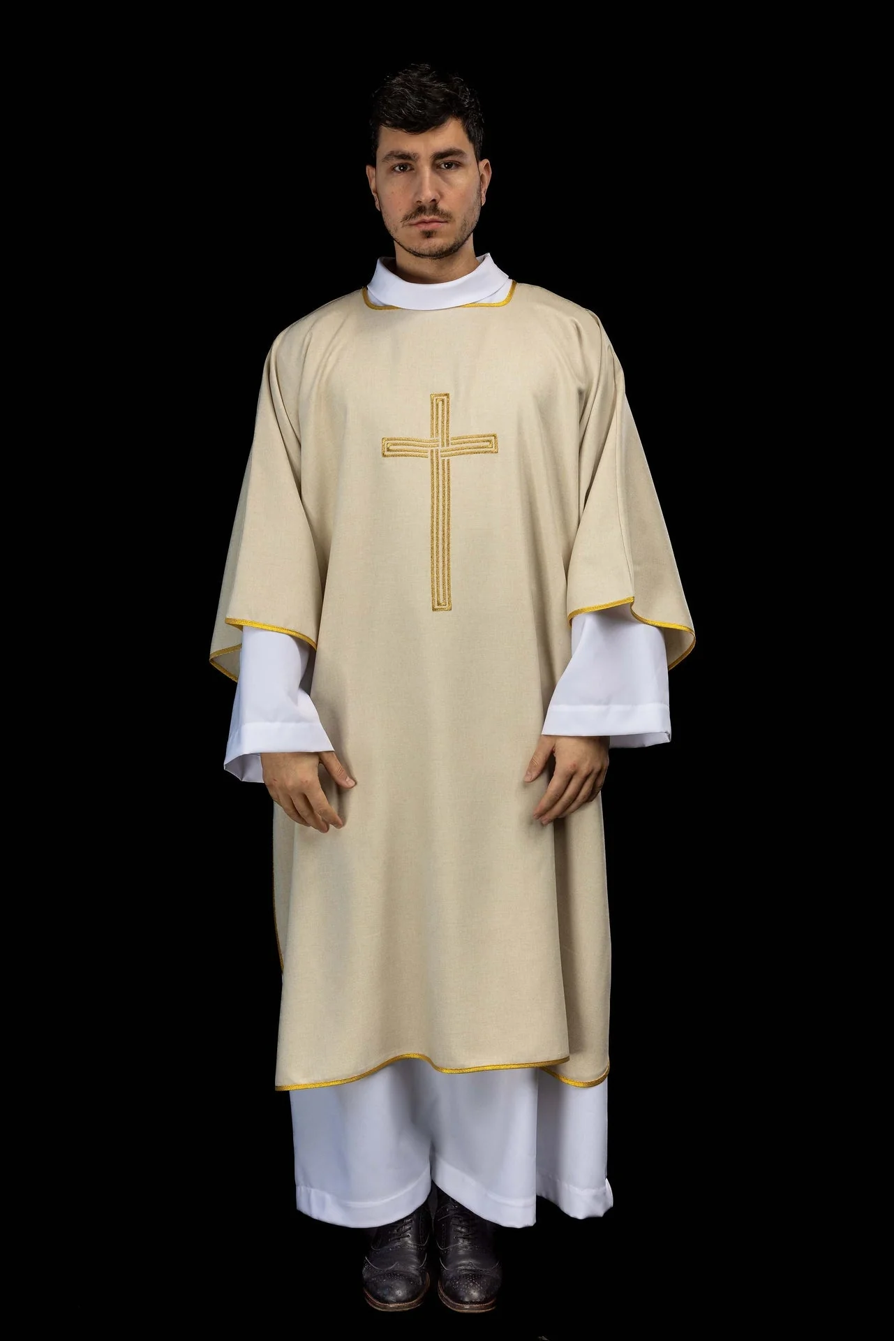 Ecru dalmatic with an embroidered gold cross - Image 2