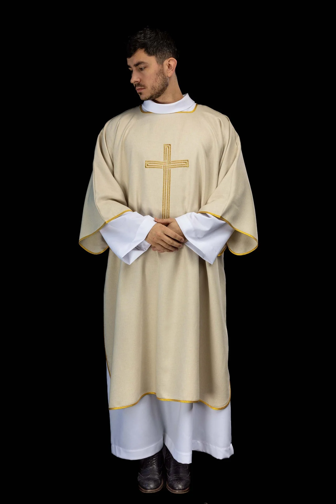 Ecru dalmatic with an embroidered gold cross - Image 8