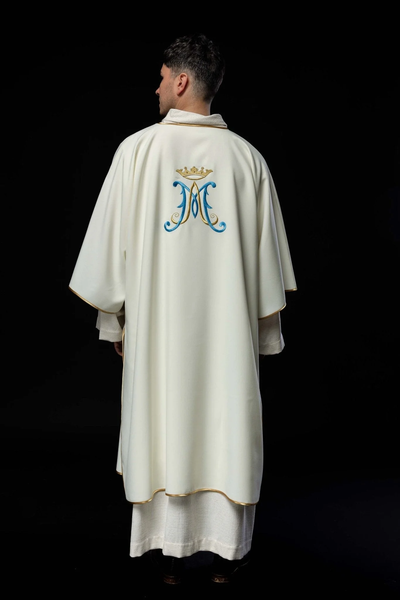 Ecru dalmatic with Marian embroidery - Image 8