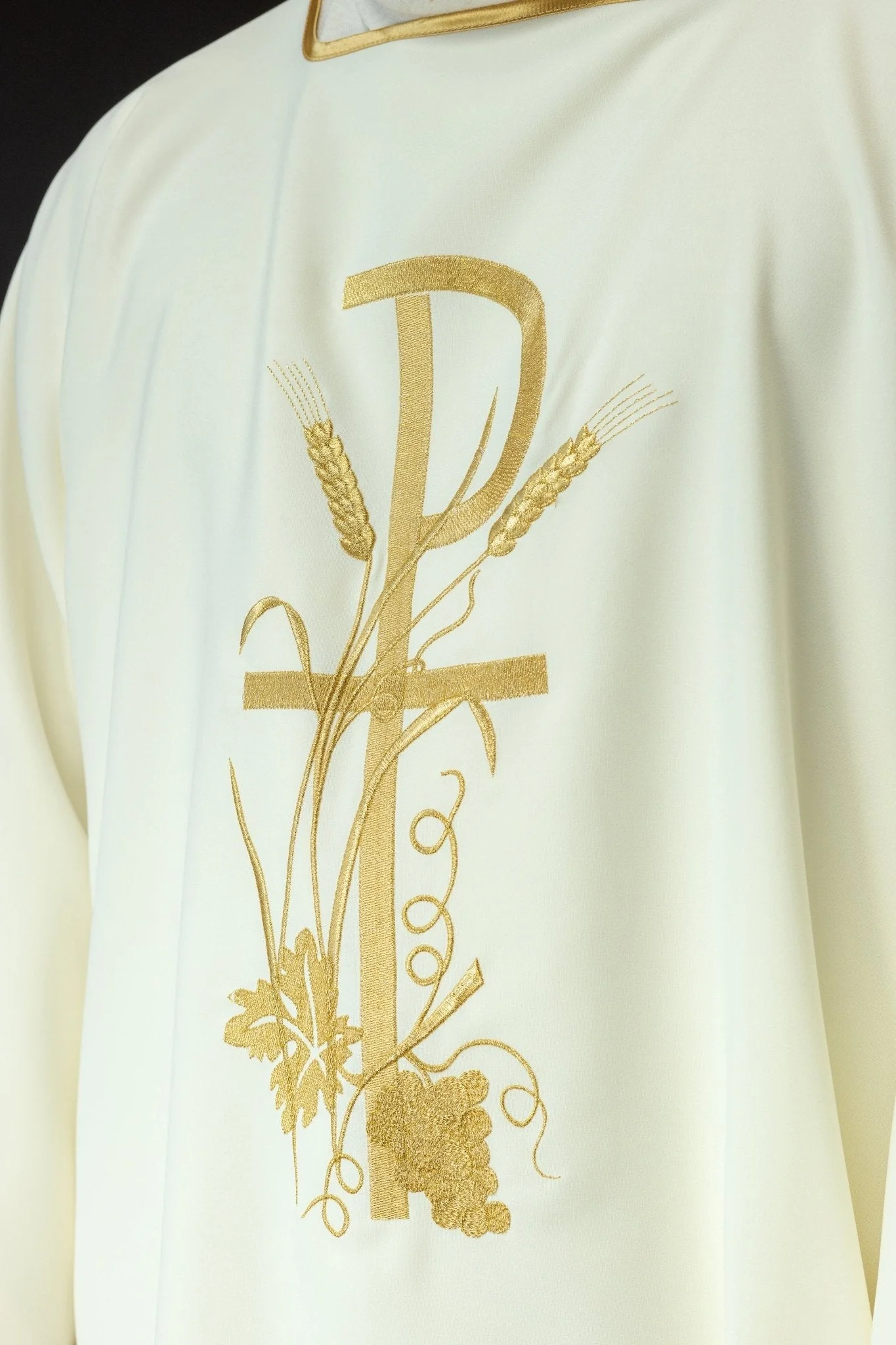 Ecru dalmatica with gold Pax cross embroidery - Image 3