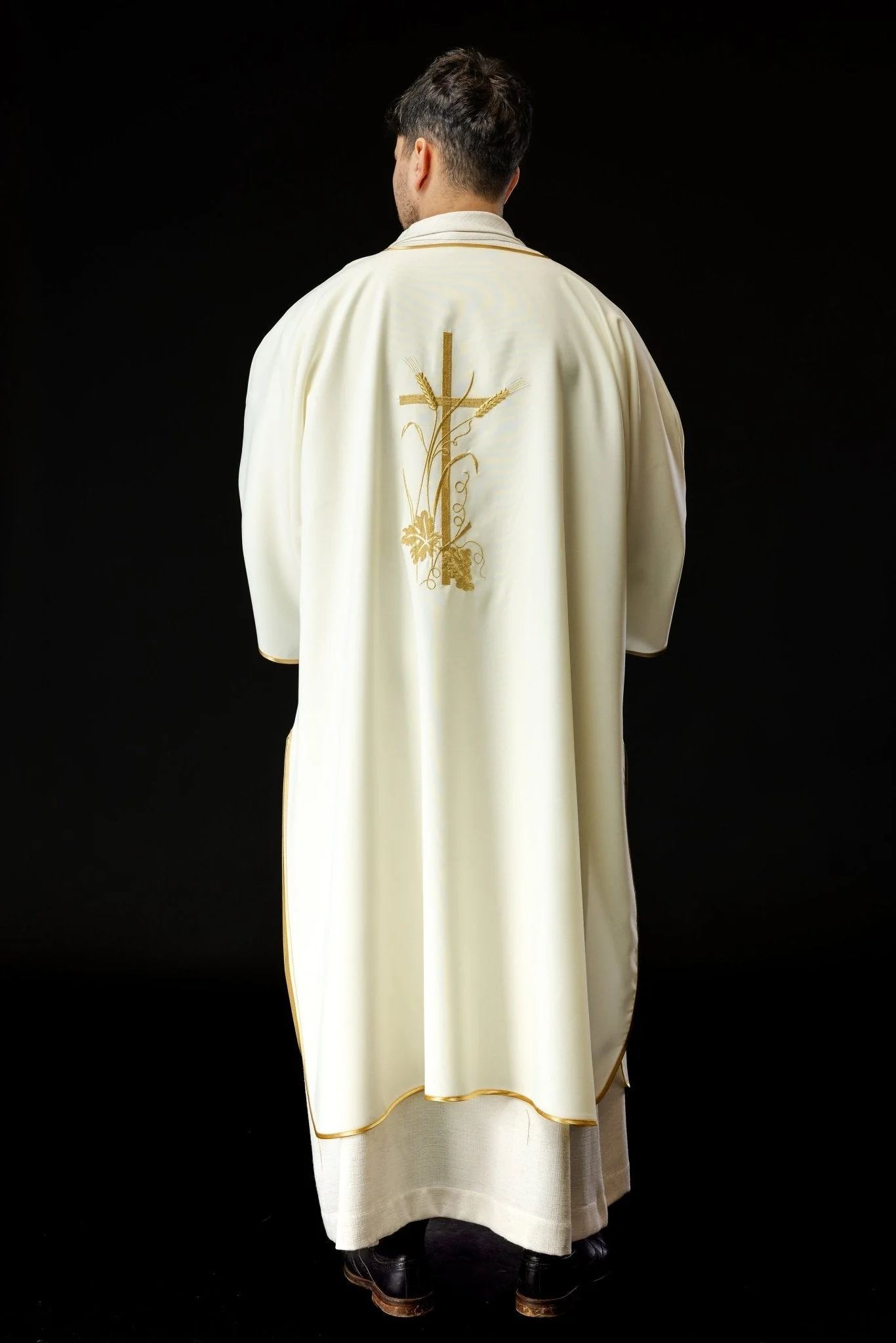 Ecru dalmatica with gold Pax cross embroidery - Image 5