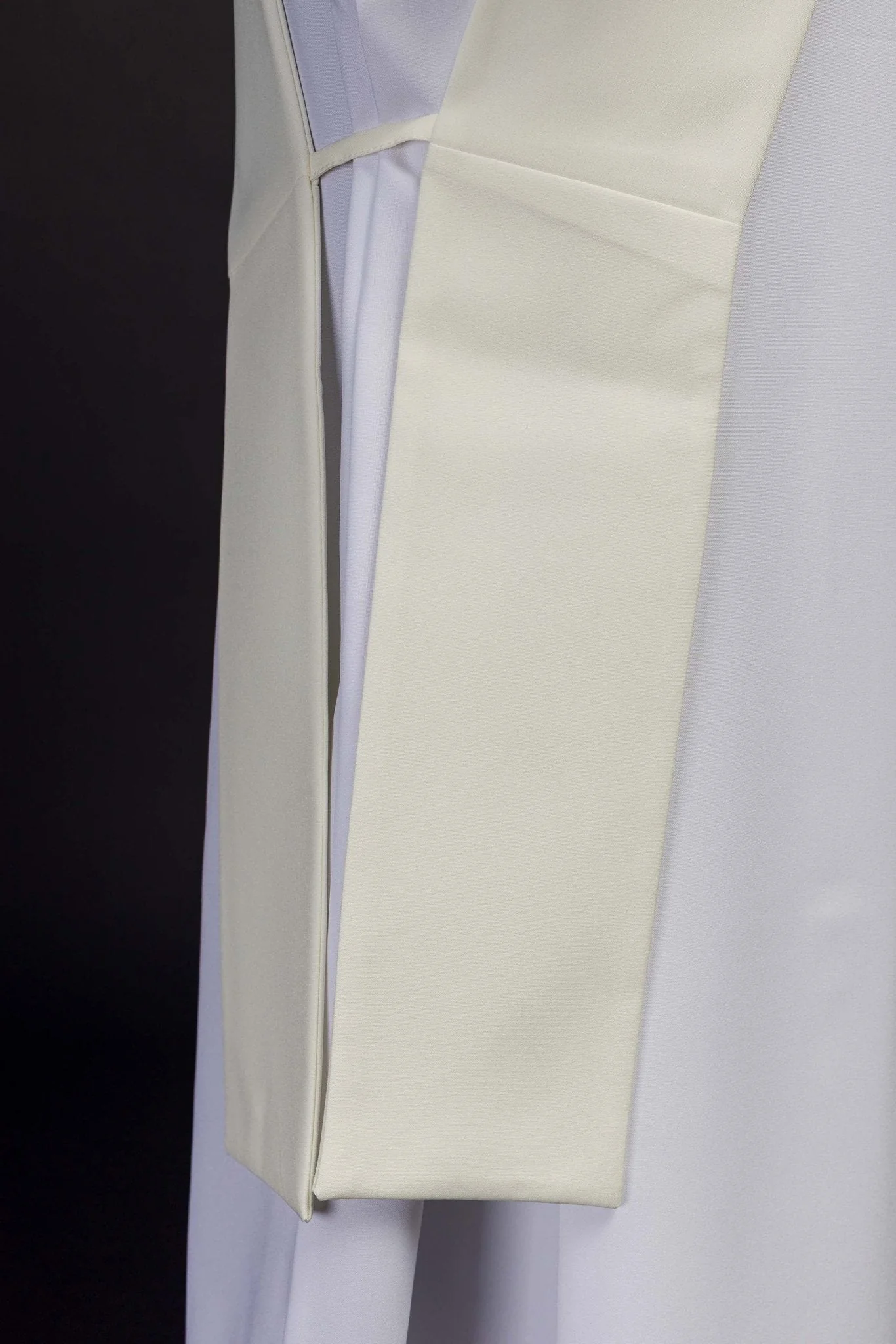 Ecru Deacon stole embroidered with a Cross - Image 4