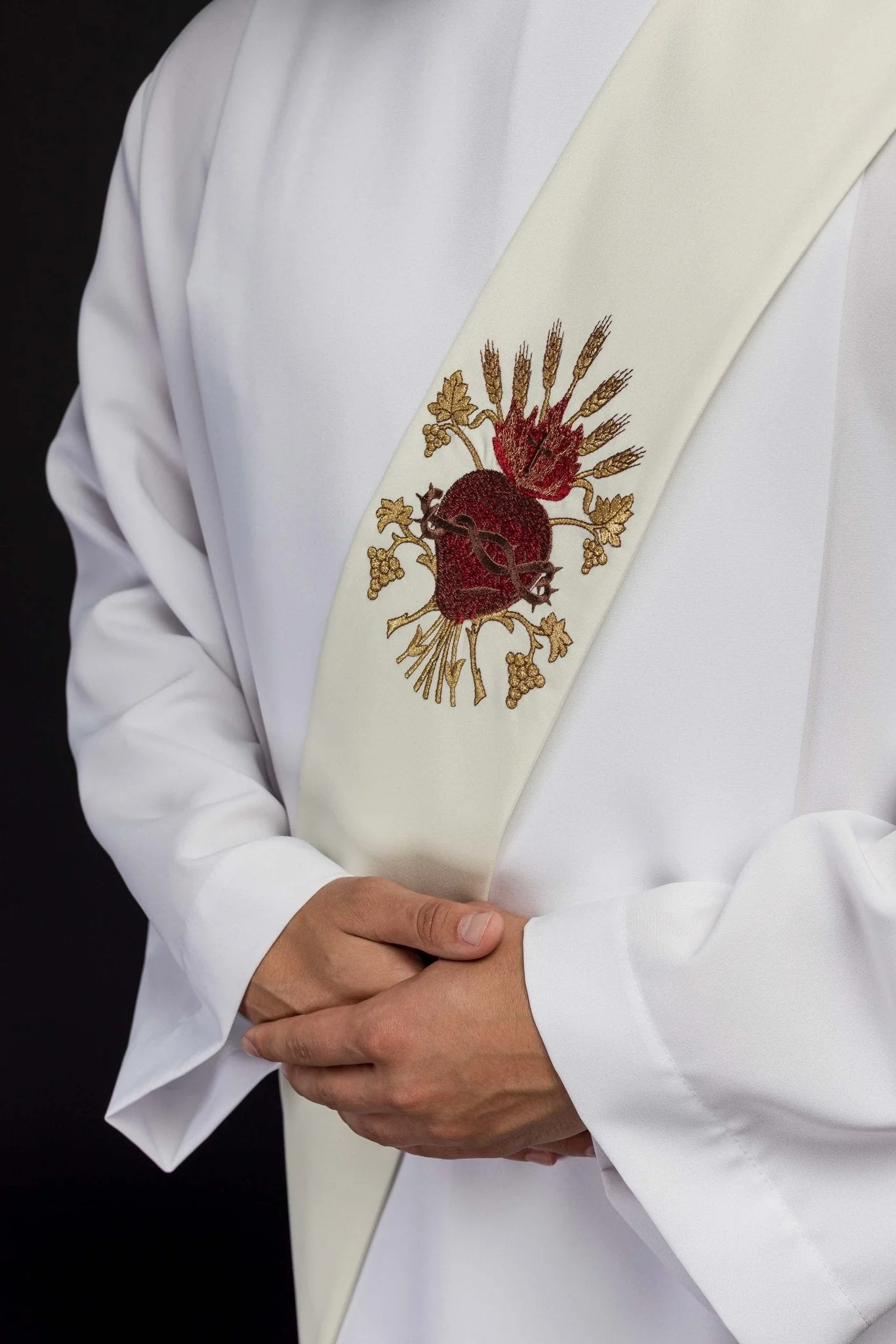 Ecru Deacon stole with the embroidery of the Sacred Heart of Jesus - Image 3