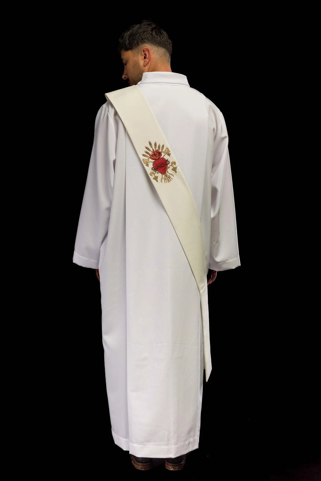 Ecru Deacon stole with the embroidery of the Sacred Heart of Jesus - Image 4