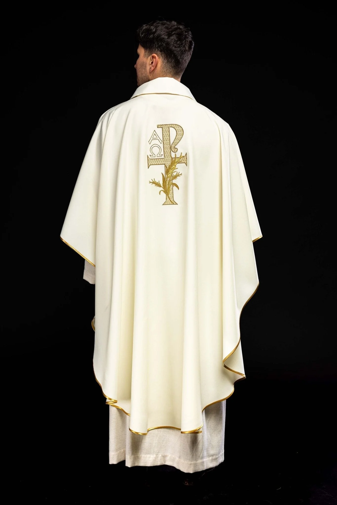 Ecru embroidered chasuble with Alpha and Omega symbol and wide collar - Image 7