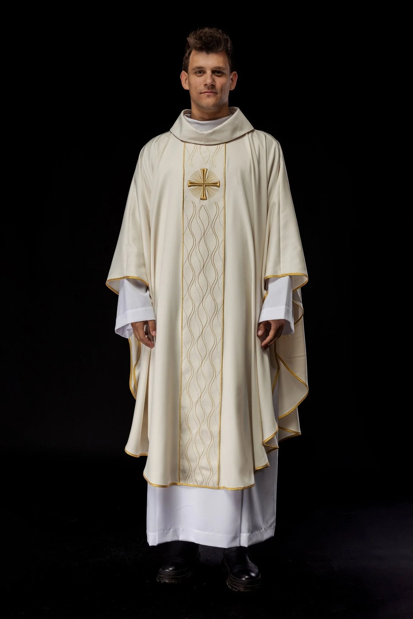 Ecru embroidered chasuble with cross - Image 2