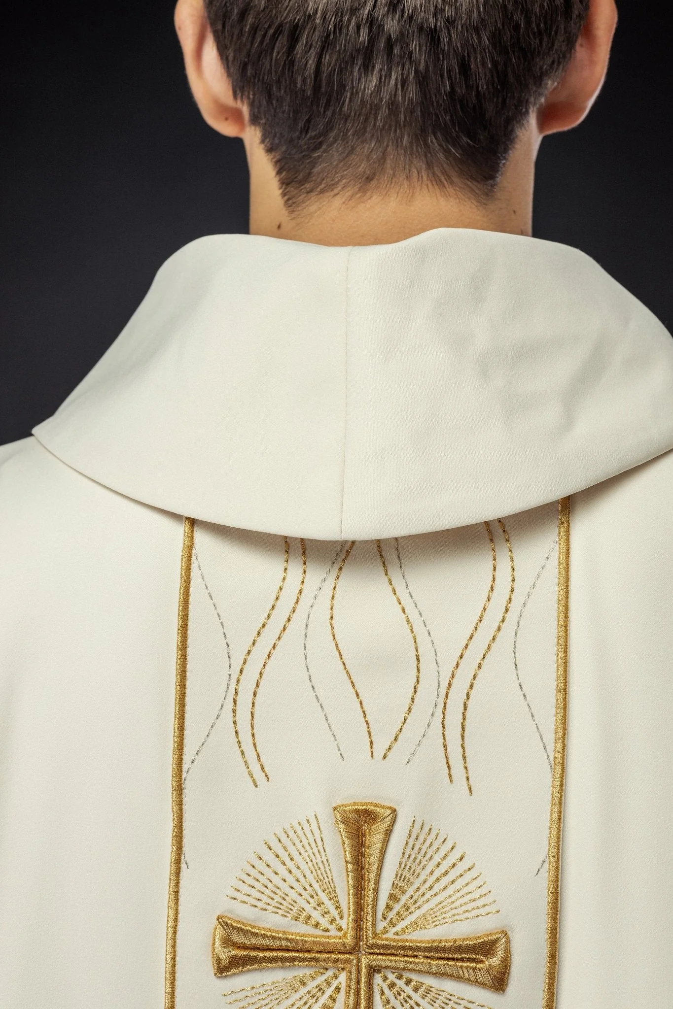 Ecru embroidered chasuble with cross - Image 5