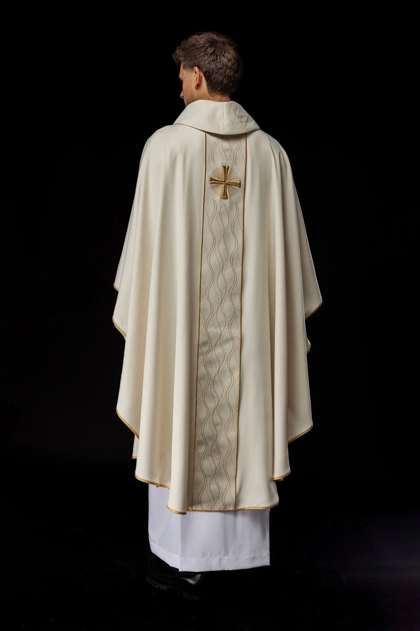 Ecru embroidered chasuble with cross - Image 8