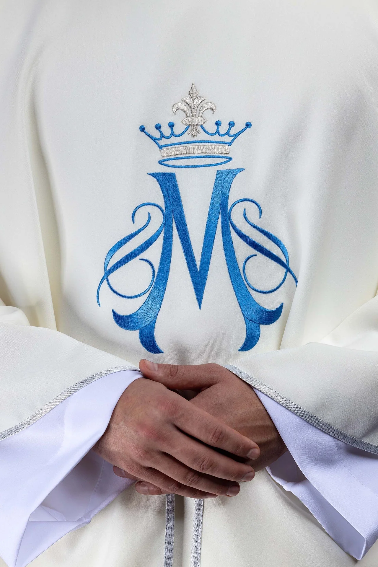 Ecru embroidered chasuble with Marian motif - Image 3