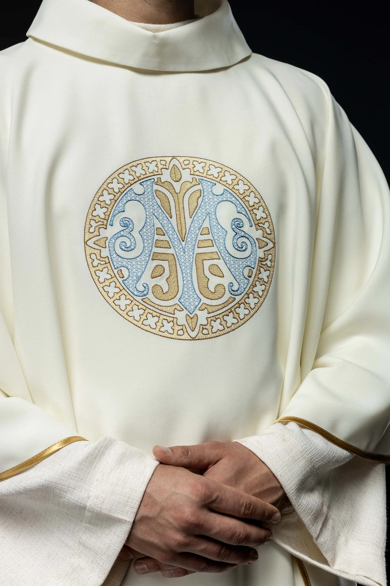 Ecru embroidered chasuble with Marian motif - Image 3