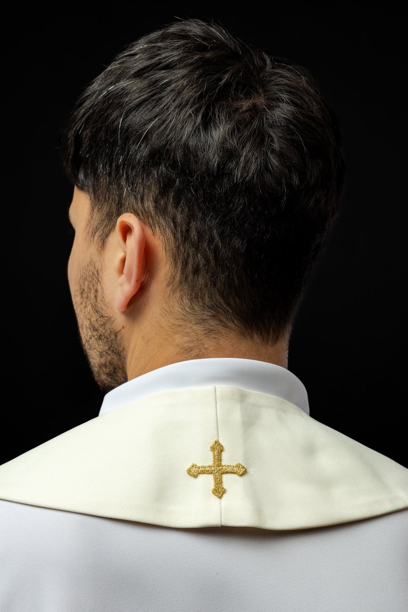 Ecru embroidered stole with a cross, IHS, and the heart of Jesus Christ - Image 5