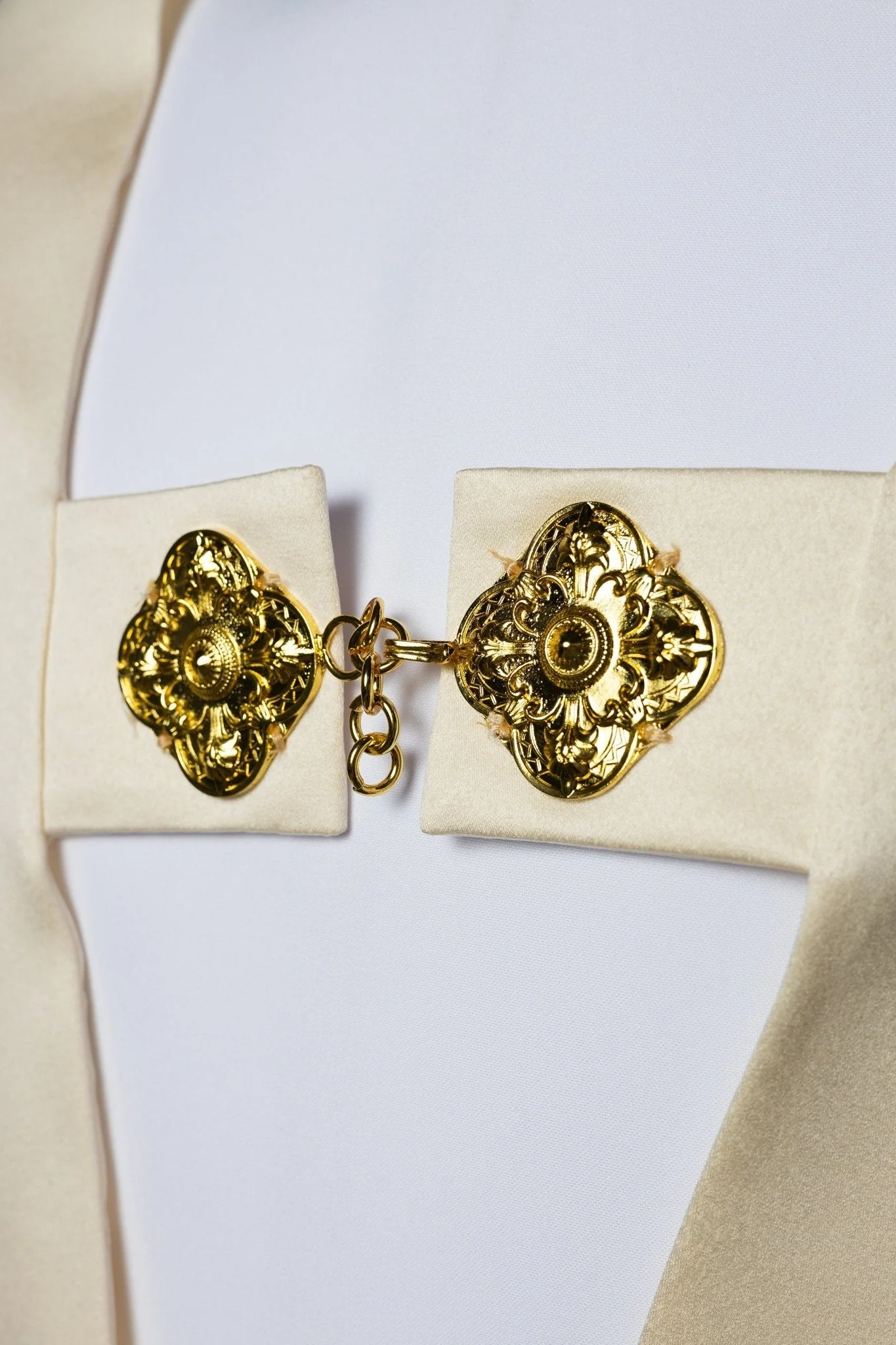 Ecru IHS embroidered liturgical veil - Image 3
